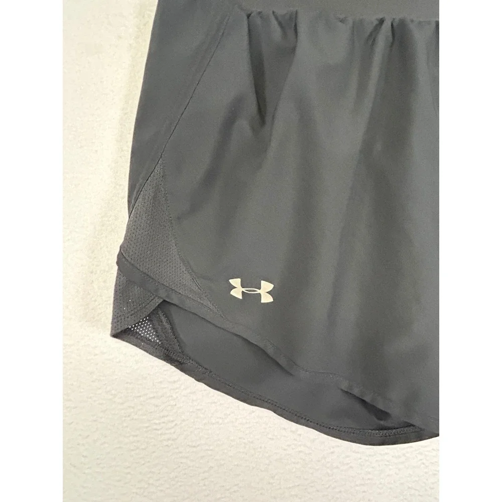 Sporty Under Armour Womens MD Black HeatGear Mesh Panel Running Shorts‎